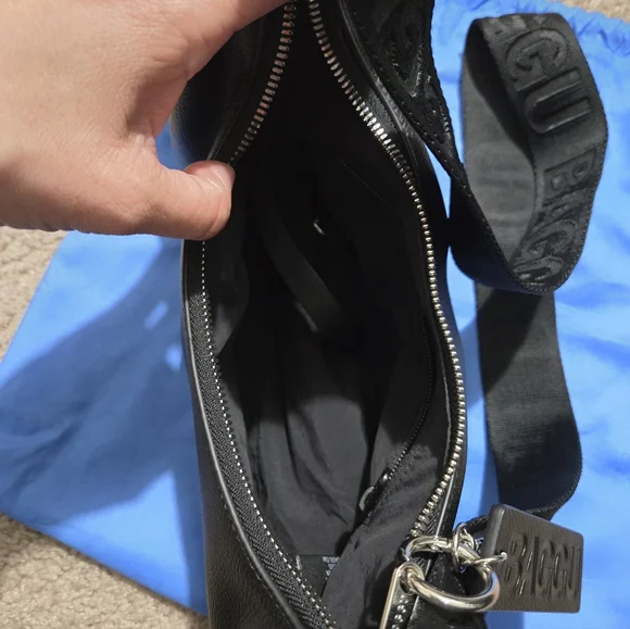 BAGGU Black Pebbled Leather Shoulder Bag - Picture 5 of 6